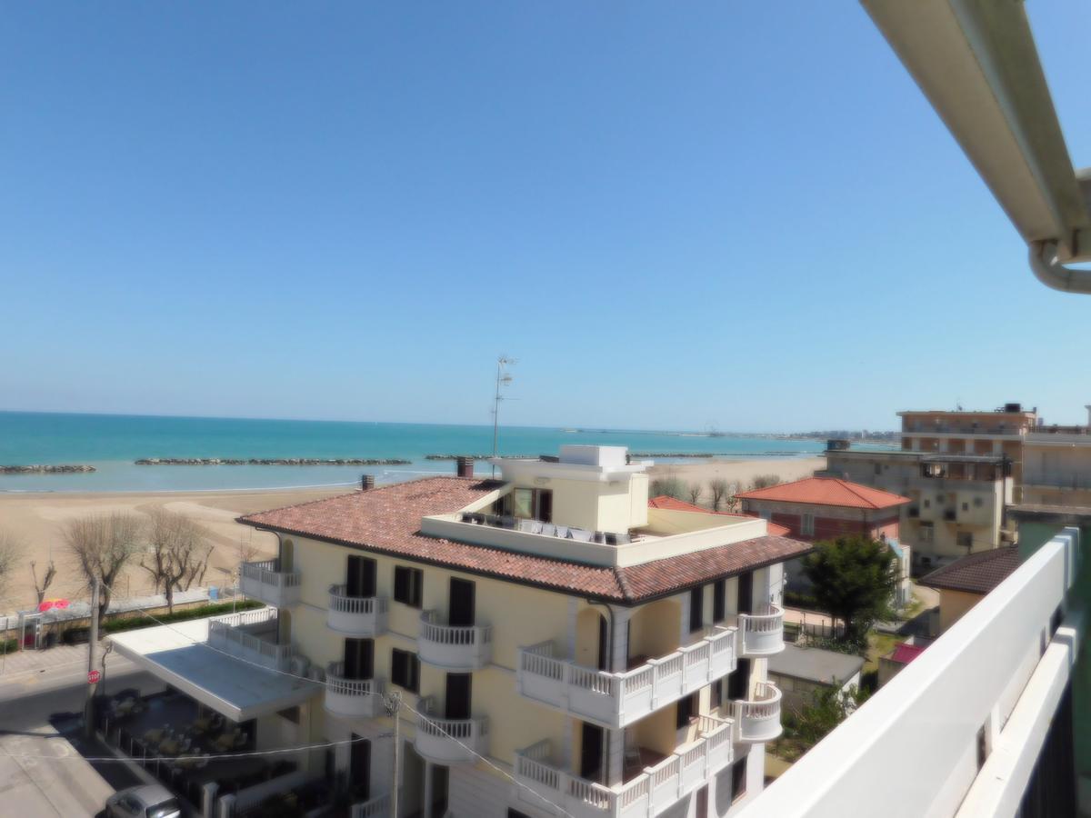Hotel Dolores Rimini Exteriör bild