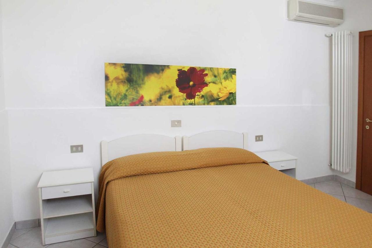 Hotel Dolores Rimini Exteriör bild