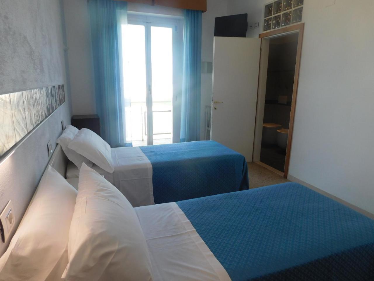 Hotel Dolores Rimini Exteriör bild