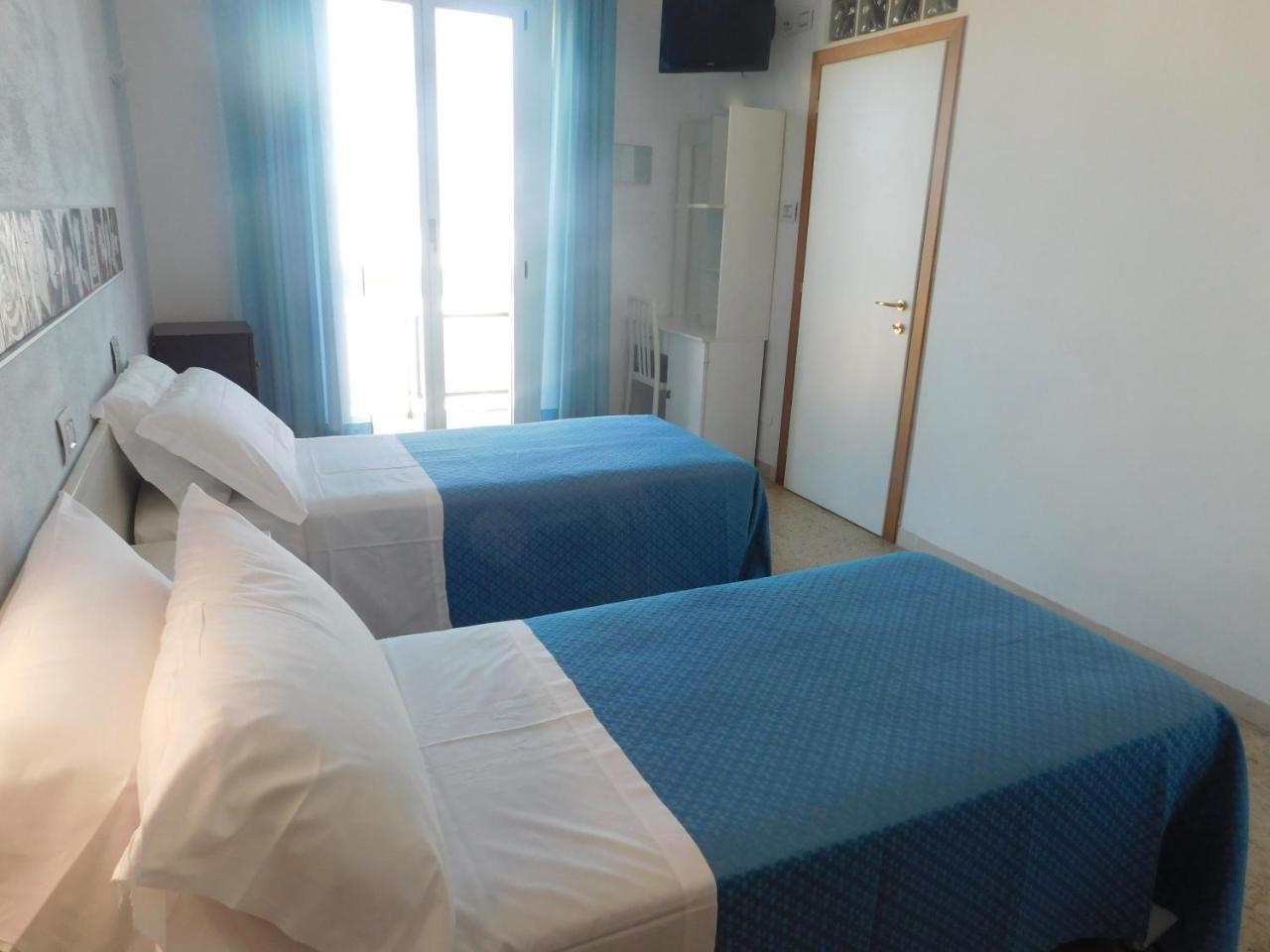 Hotel Dolores Rimini Exteriör bild