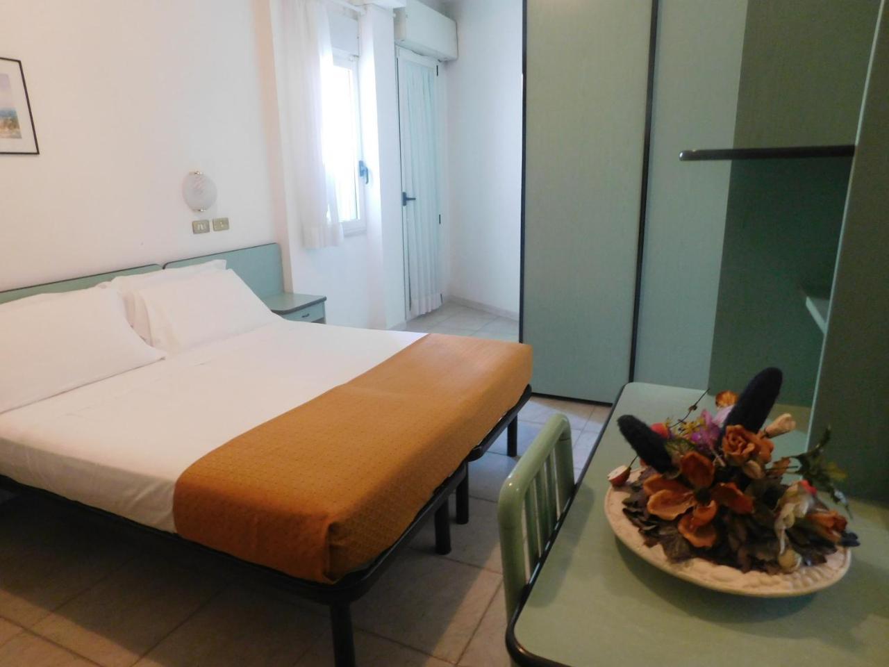 Hotel Dolores Rimini Exteriör bild