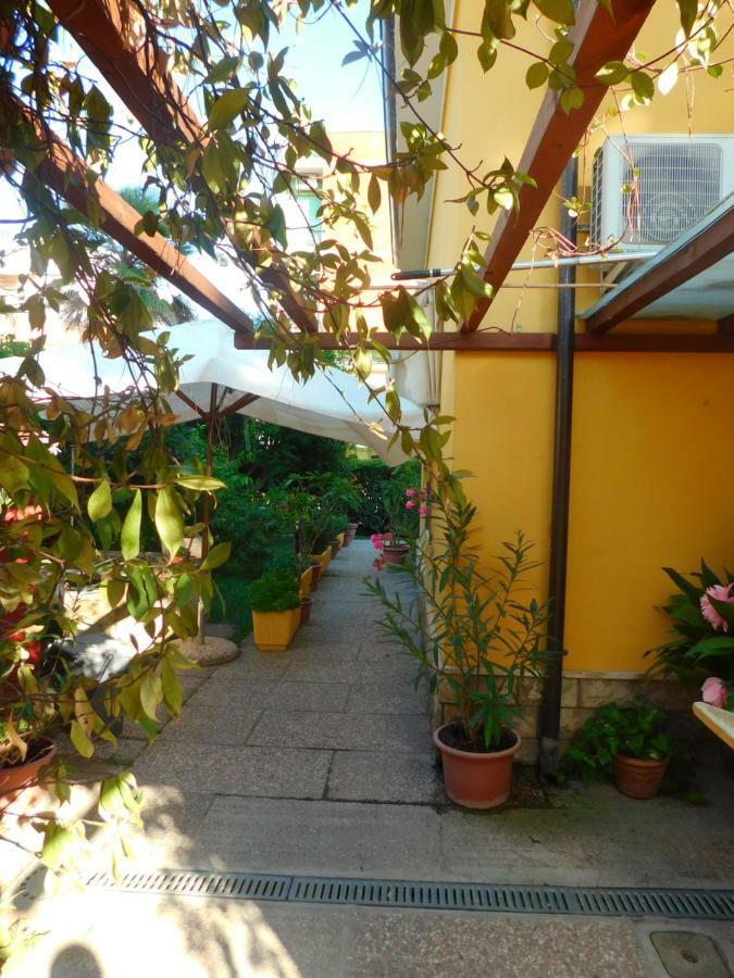 Hotel Dolores Rimini Exteriör bild